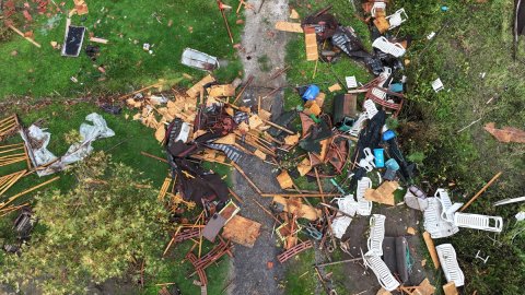 Akçakoca'da oluşan hortum nedeniyle bazı evler zarar gördü