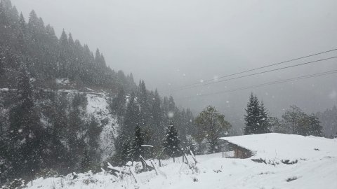 Ayder'e de kış geldi: Her yer bembeyaz